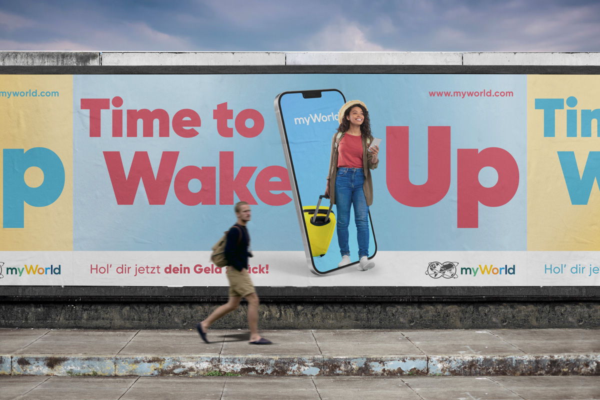Plakatwand am Straßenrand mit der Kampagne für myWorld Cashback