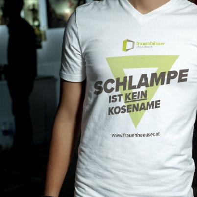 Weißes T-Shirt mit Frauenhäuser Kampagne Print