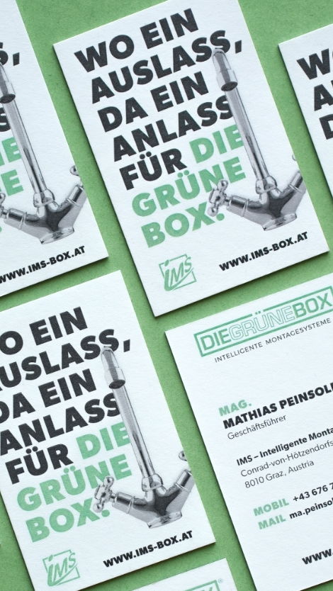 Visitenkarten von IMS Die Grüne Box auf grünem Hintergrund