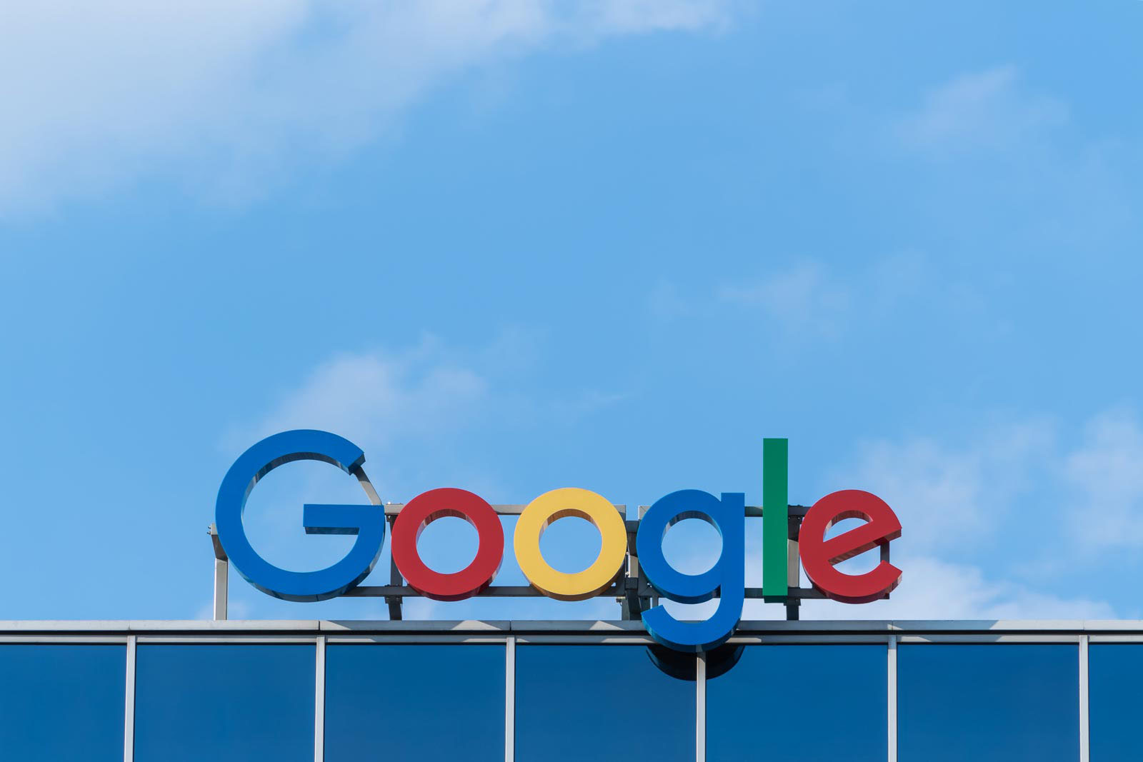 Google-Zeichen am Gebäude 02