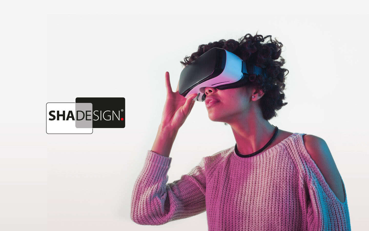 Frau mit VR ShadeDesign